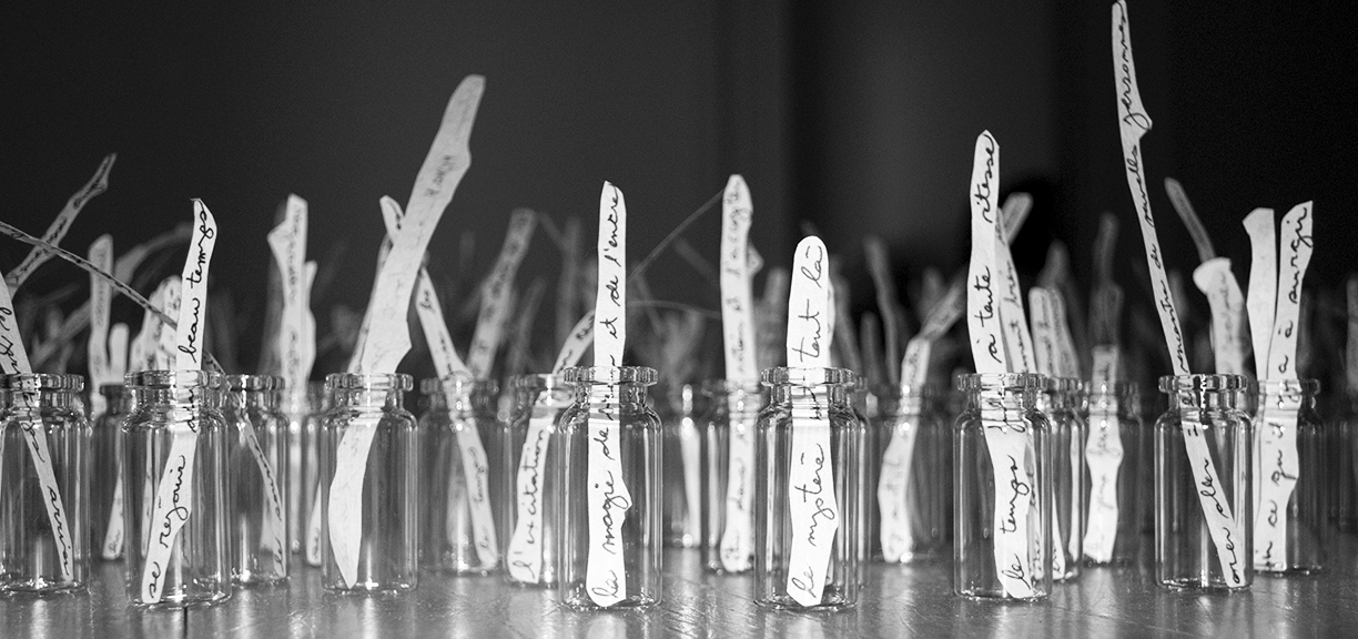 Résidence - Action Art Actuel - Journal de pratique - Installation - Projet quotidien - Phrases et bouteilles