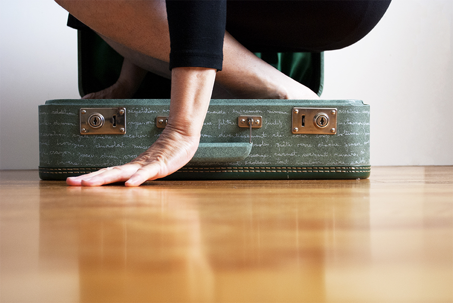 Nicole Panneton - Dans la valise 2 - Action performative en atelier - Valise - Autre espace temps - 2014