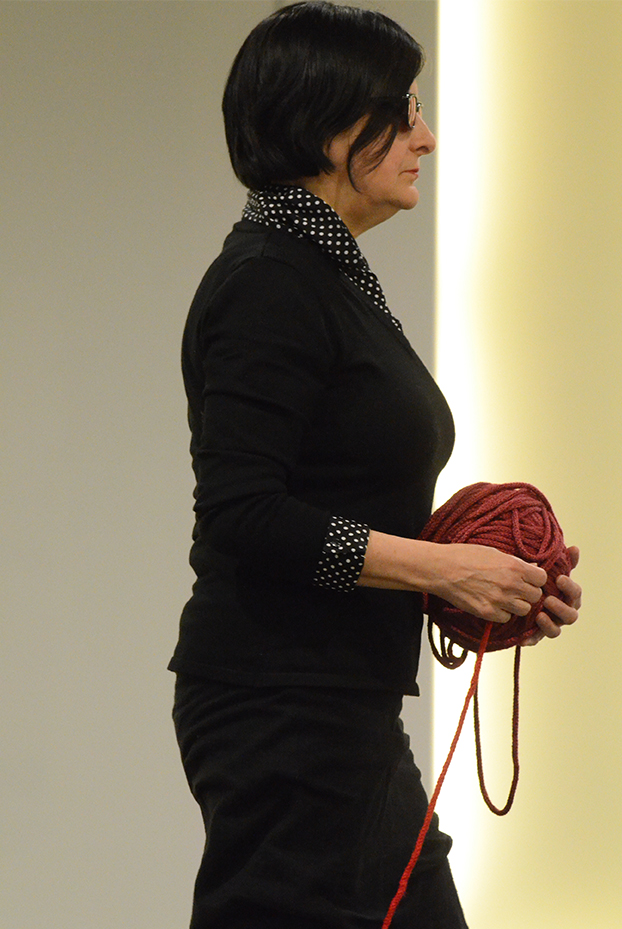 Nicole Panneton - Déambulation dans un lieu incertain - Performance - Art Souterrain Nuit Blanche - Place Bonaventure - Montréal - Crédit photographique Michel Dubé - 2013