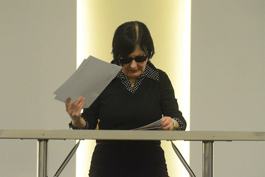 Nicole Panneton - Déambulation dans un lieu incertain - Performance - Art Souterrain Nuit Blanche - Place Bonaventure - Montréal - Crédit photographique Michel Dubé - 2013