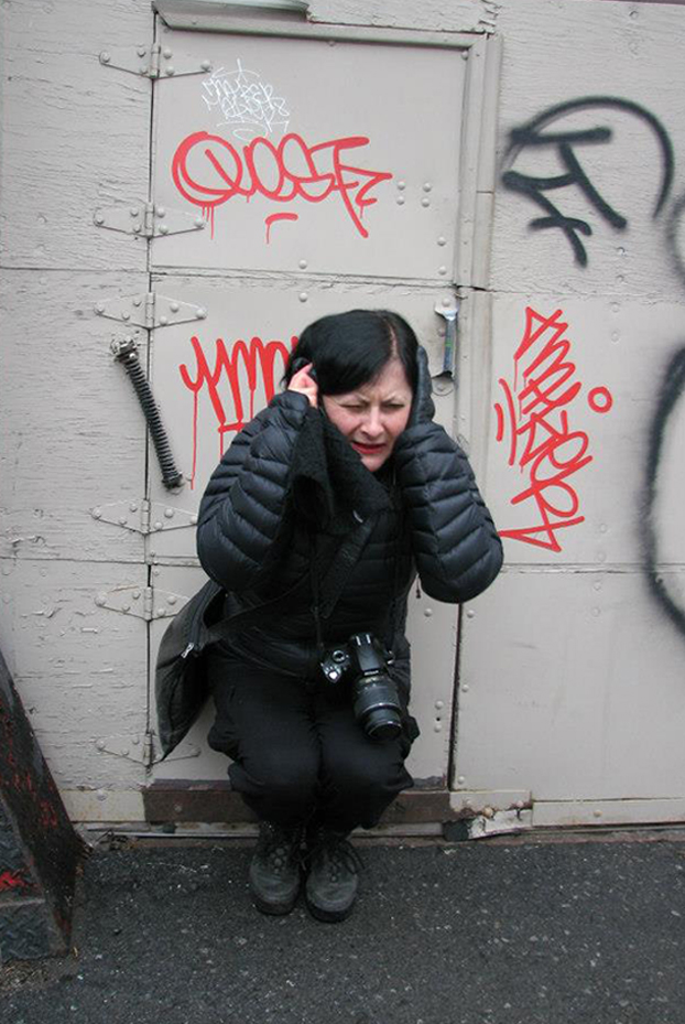 Nicole Panneton - Action performative - Contenant furtif - Crédit Evelyne Bouchard - Contenant furtif - 2013