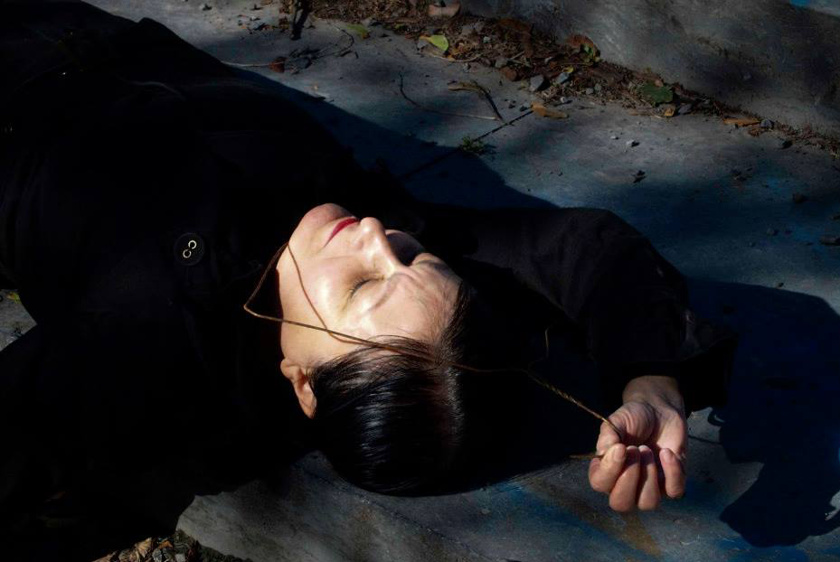 Nicole Panneton - L'objet trouvé - Action performative - Projet Sonder la track - Montréal - Crédit photographique Julie Laurin - 9 octobre 2013