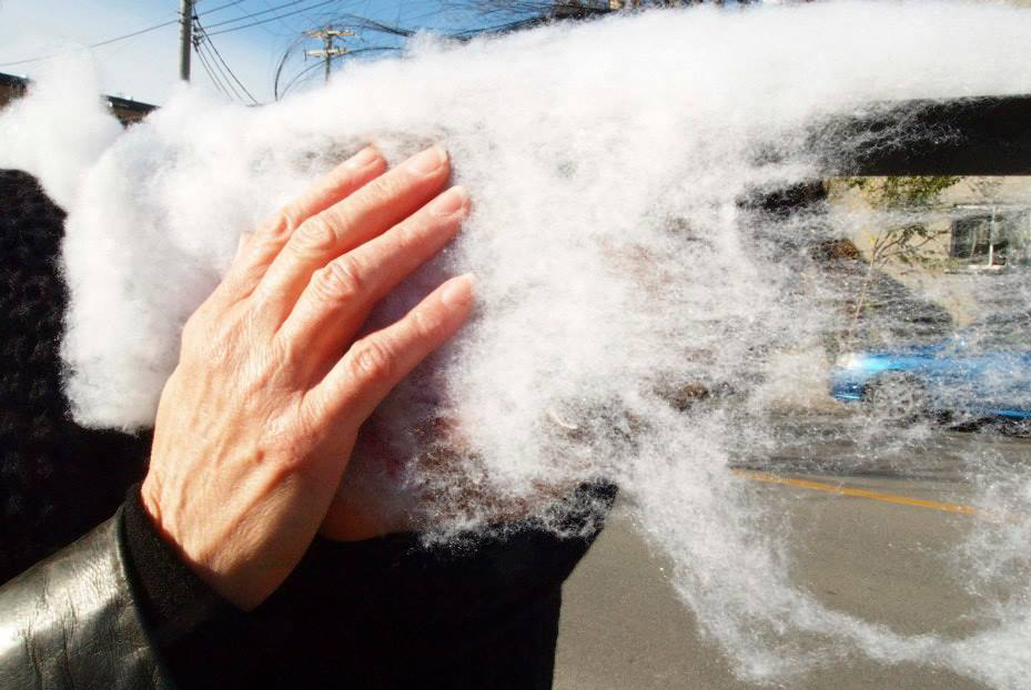 Nicole Panneton - S'adoucir les traits - Action performative - Projet Sonder la track - Montréal - Crédit photographique Julie Laurin - 6 novembre 2013