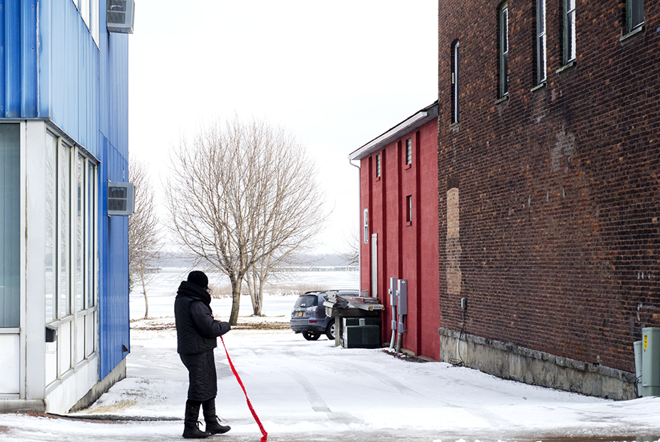 Nicole Panneton - Film Dérive - Action performative - Rouses Point - Janvier 2015 - Crédit photographique Michel Dubé