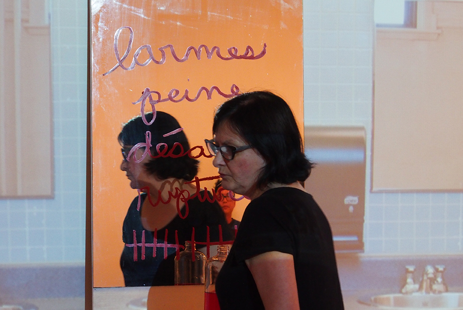 Nicole Panneton - L'immuabilité du rouge - Performance - Habiter l'École - Articule - 2015 - Crédit photographique Stéphanie Beaulieu