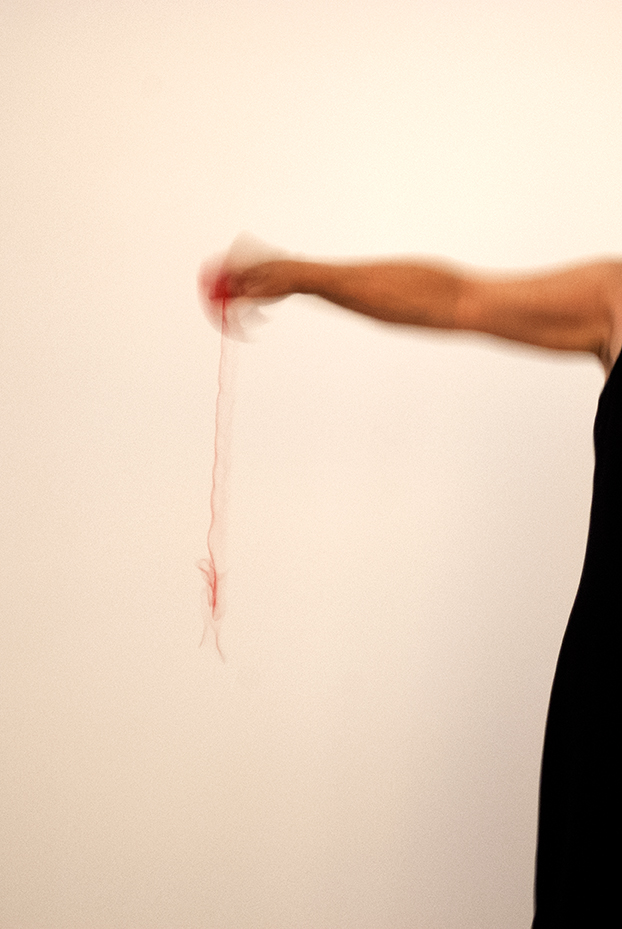 Nicole Panneton _ Le Fil continu - Performance - Projet Des mailles et des mots - Action Art Actuel - 2015 - Crédit photographique Julie Laurin